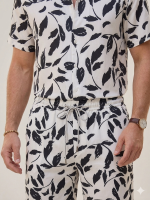 Men's Abstract Leaf Print 2-Piece Summer Co-ord Set - White & Black - Image 2